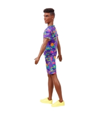 Imagine Papusa baiat Fashionista  cu tinuta lejera multicolora