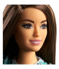 Imagine Papusa Barbie Fashionistas GHW63