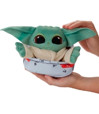 Imagine Star Wars Baby Yoda Mandalorianul se ascunde