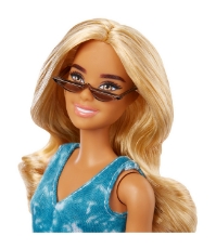 Imagine Papusa Barbie Fashionista blonda cu tinute casual albastra si ochelari de soare