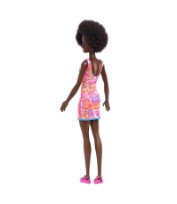 Imagine Papusa Barbie creola cu par afro si cu rochita roz