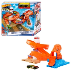 Imagine Hot Wheels City pista inamicilor Far